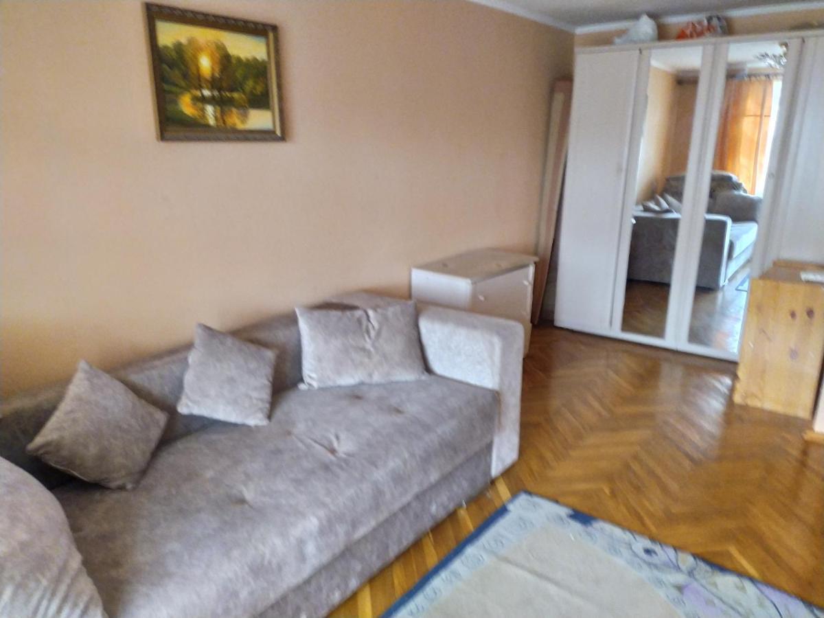 Apartment On Oktyabrskaya 105 博布鲁伊斯克 外观 照片
